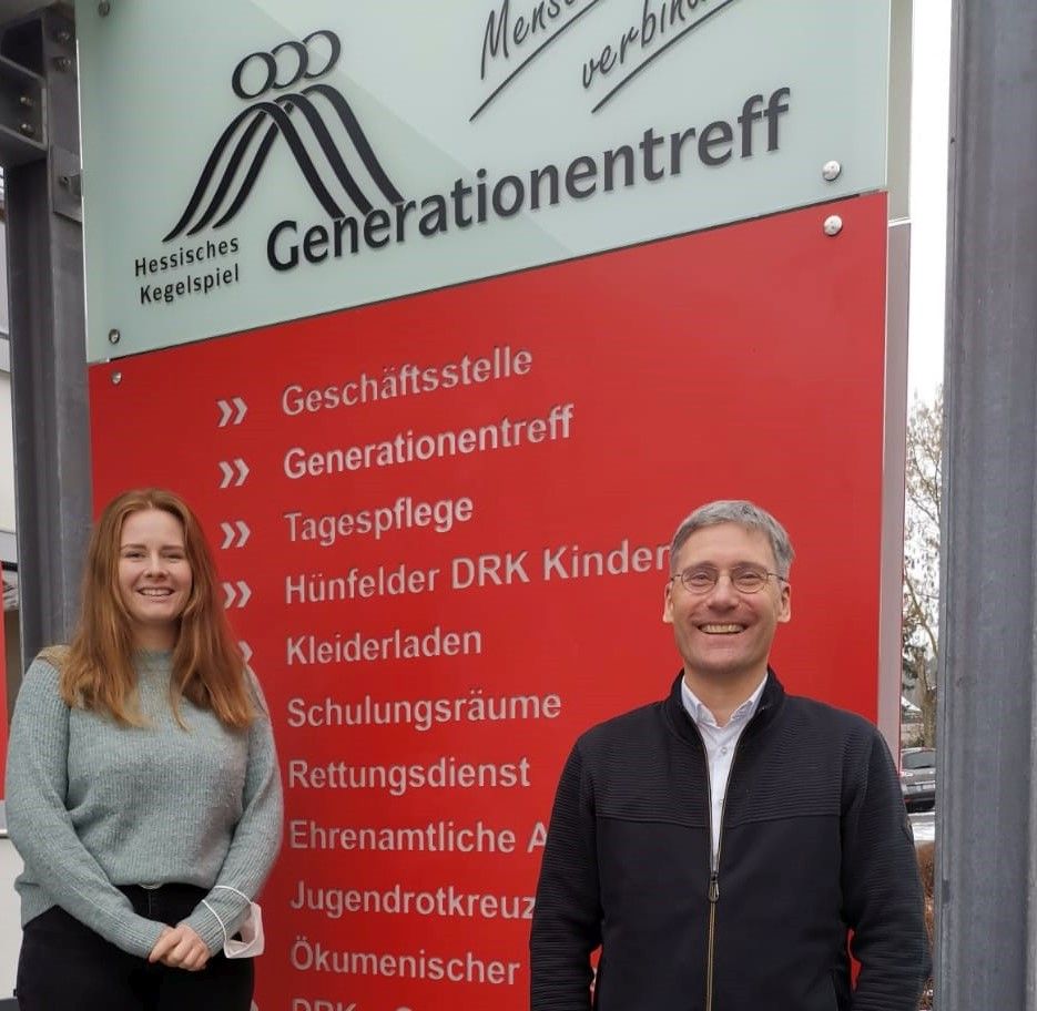 Geschäftsführer Stefan Bott mit Projektleiterin Marie Kreß