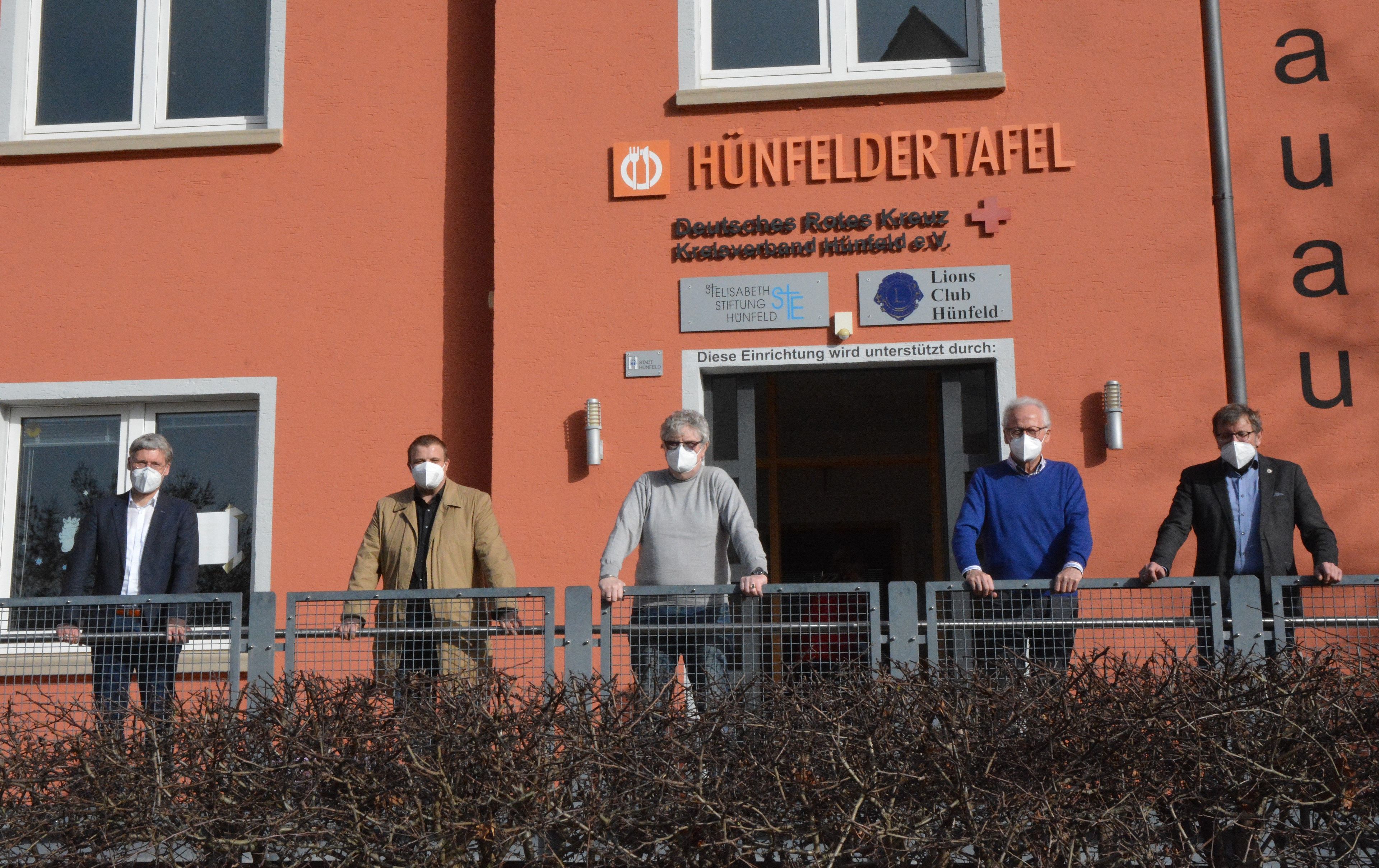 DRK-Kreisgeschäftsführer Stefan Bott (von links), Bürgermeister Benjamin Tschesnok, Koordinator Rudi Köhl, Martin Ebert vom Lions Club und DRK-Präsident Dr. Eberhard Fennel